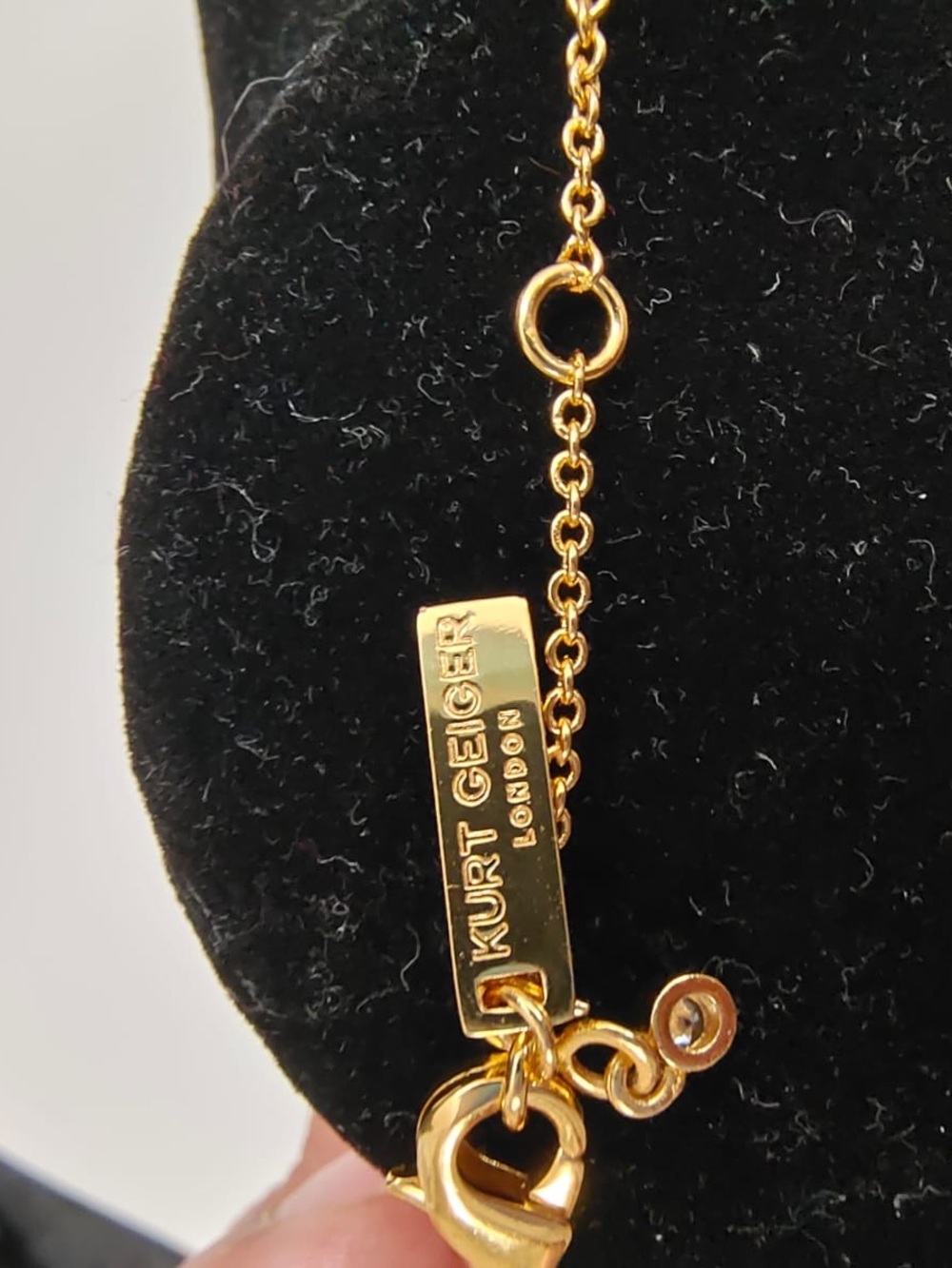 Kurt Geiger London Pavé Crystal Heart Pendant Necklace New with missing one sto - Picture 4 of 4